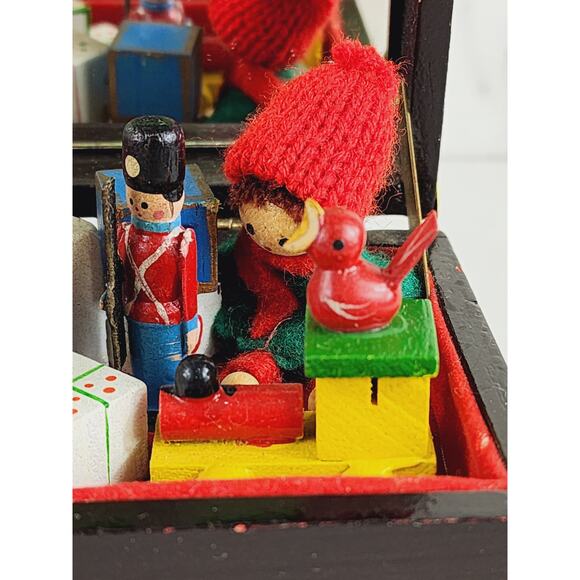 Enesco Wood Toybox Christmas Treasure Chest Music Box w/ Mirror 5" TESTED Vtg - Picture 4 of 16